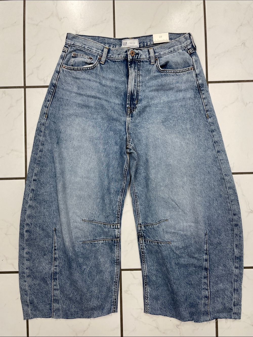 NWT GAP Women’s High-Rise Horseshoe Barrel Leg Light Blue Denim Jeans Size 30